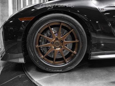 Used 2017 Nissan GT-R Premium w/ Premium Interior Package AWD/4WD image 40