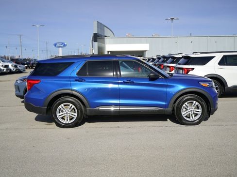 Used 2021 Ford Explorer XLT image 4