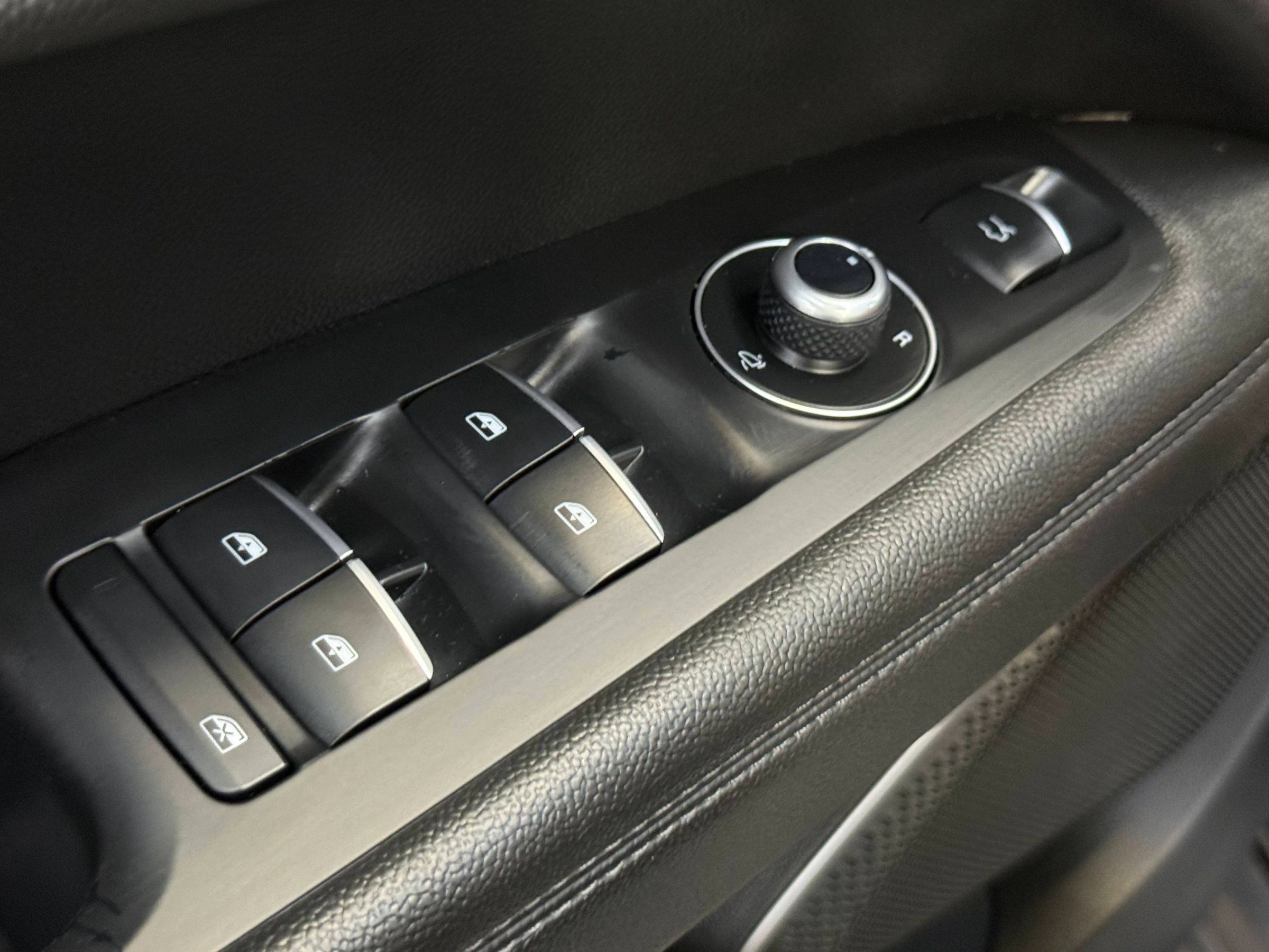 Used 2023 Alfa Romeo Stelvio Sprint RWD image 14