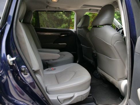 Used 2021 Toyota Highlander Limited AWD/4WD image 39