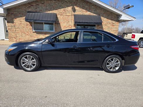 Used 2017 Toyota Camry SE image 8