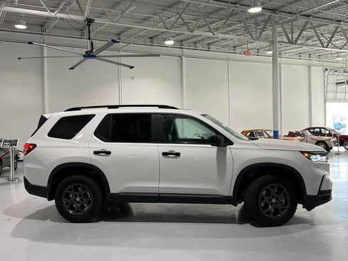 New 2025 Honda Pilot TrailSport image 3