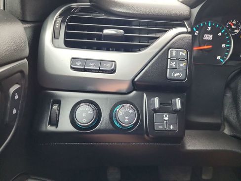 Used 2020 Chevrolet Suburban Premier w/ Premier Plus Edition image 23