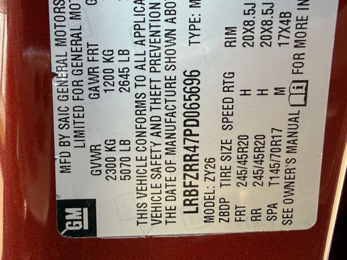 Used 2023 Buick Envision Avenir image 32