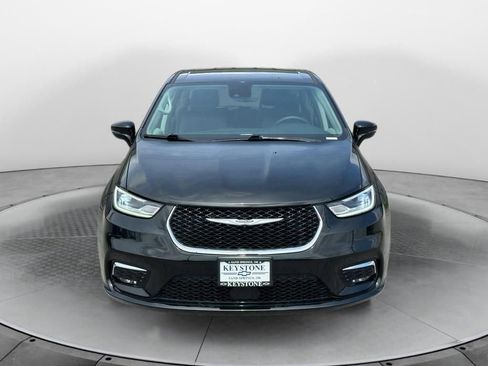 Used 2024 Chrysler Pacifica Select image 8