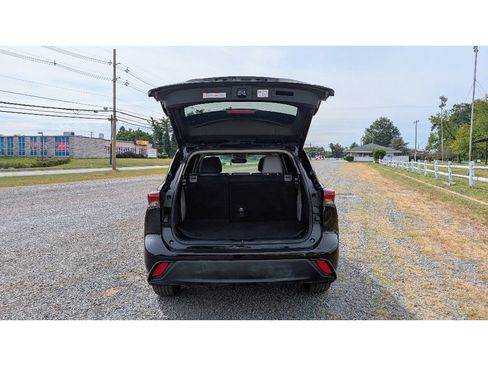 Used 2024 Toyota Highlander XLE image 13