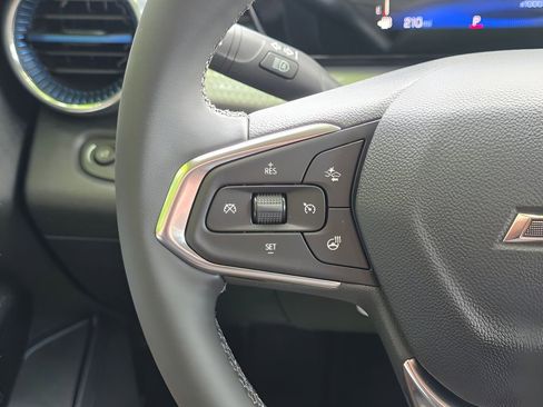New 2026 Chevrolet Trax LT w/ Midnight Edition FWD image 17