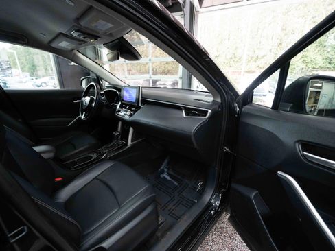 Used 2023 Toyota Corolla Cross XLE image 26