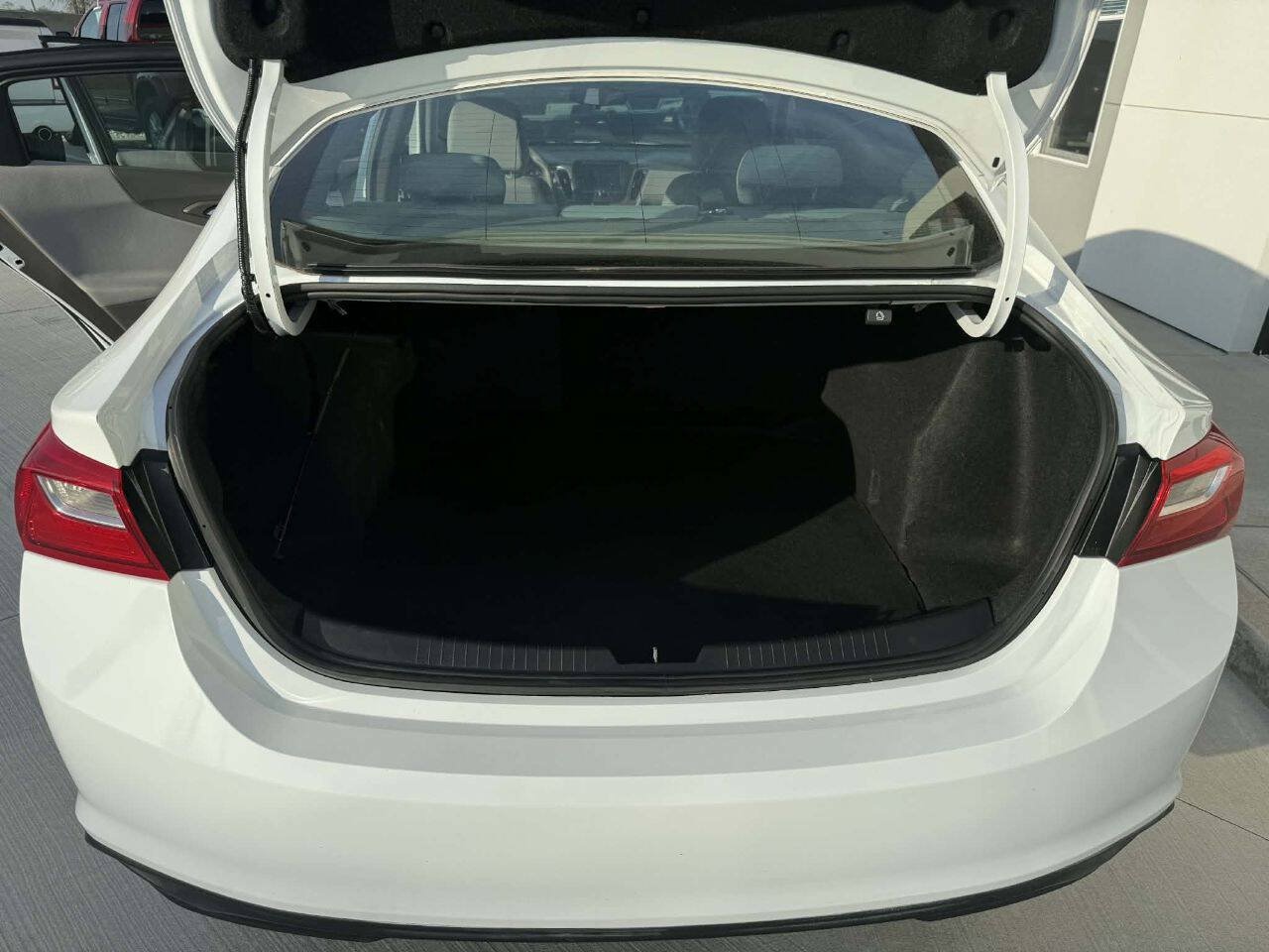Used 2017 Chevrolet Malibu LS FWD image 19