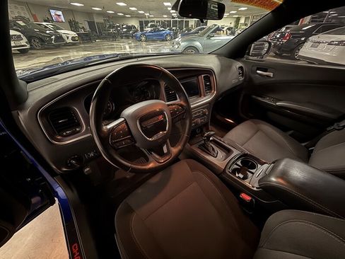 Used 2018 Dodge Charger SXT w/ Blacktop Package image 25
