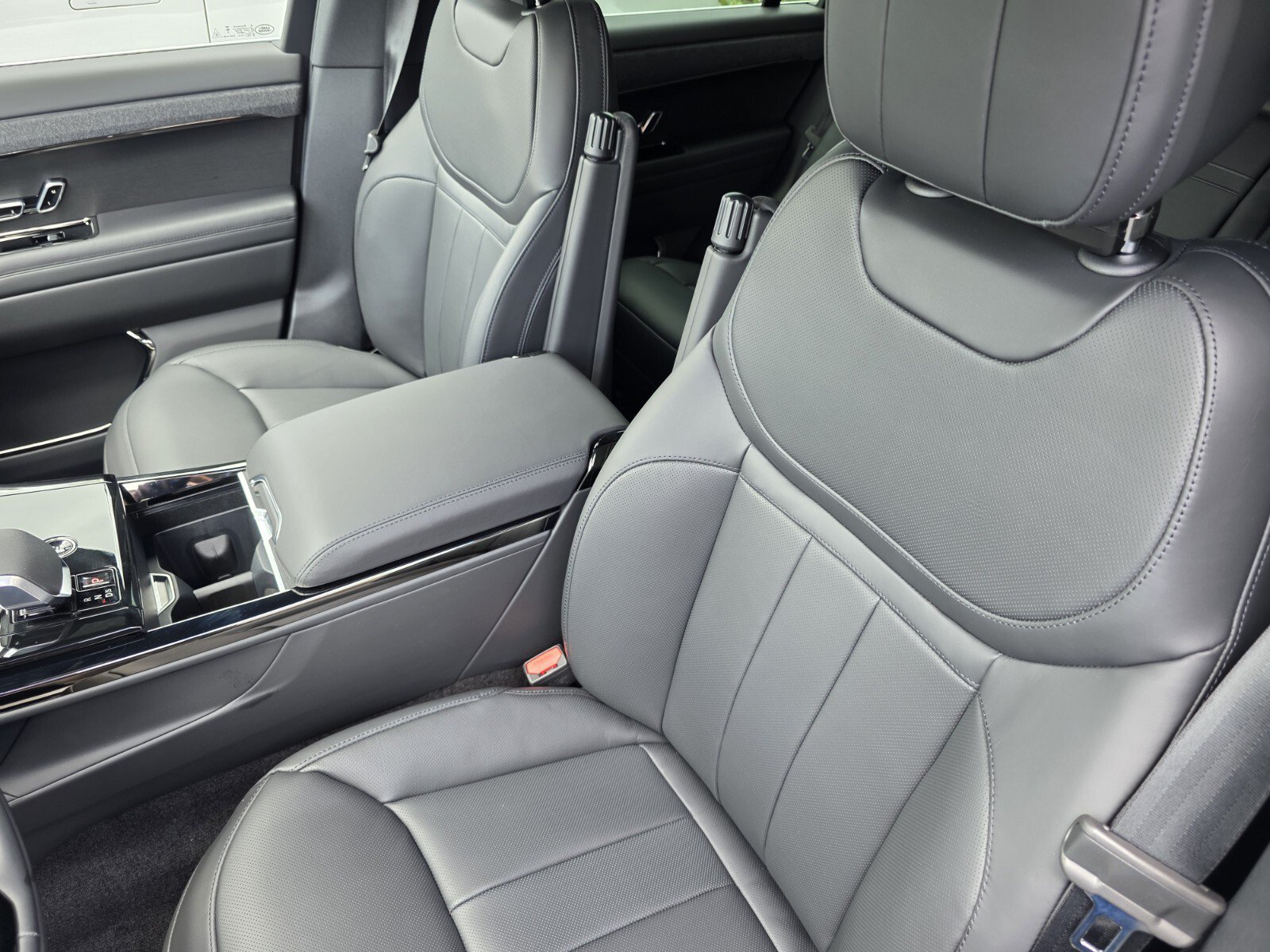 New 2026 Land Rover Range Rover Sport Dynamic SE AWD/4WD image 12