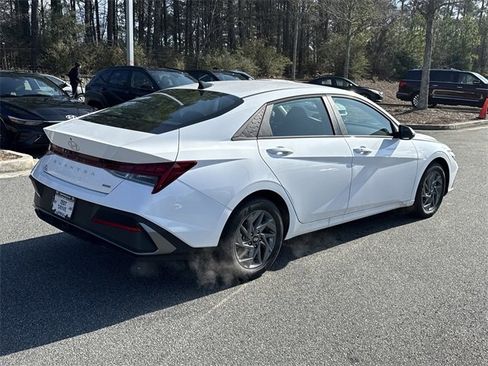 New 2026 Hyundai Elantra Blue image 7