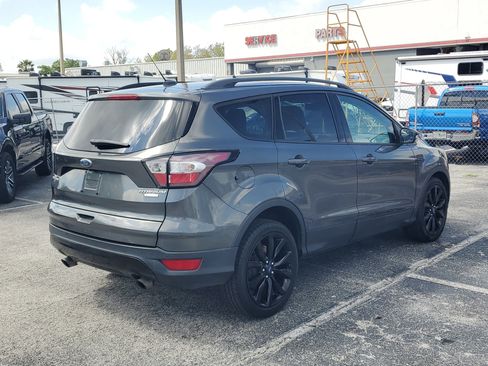 Used 2017 Ford Escape Titanium image 4