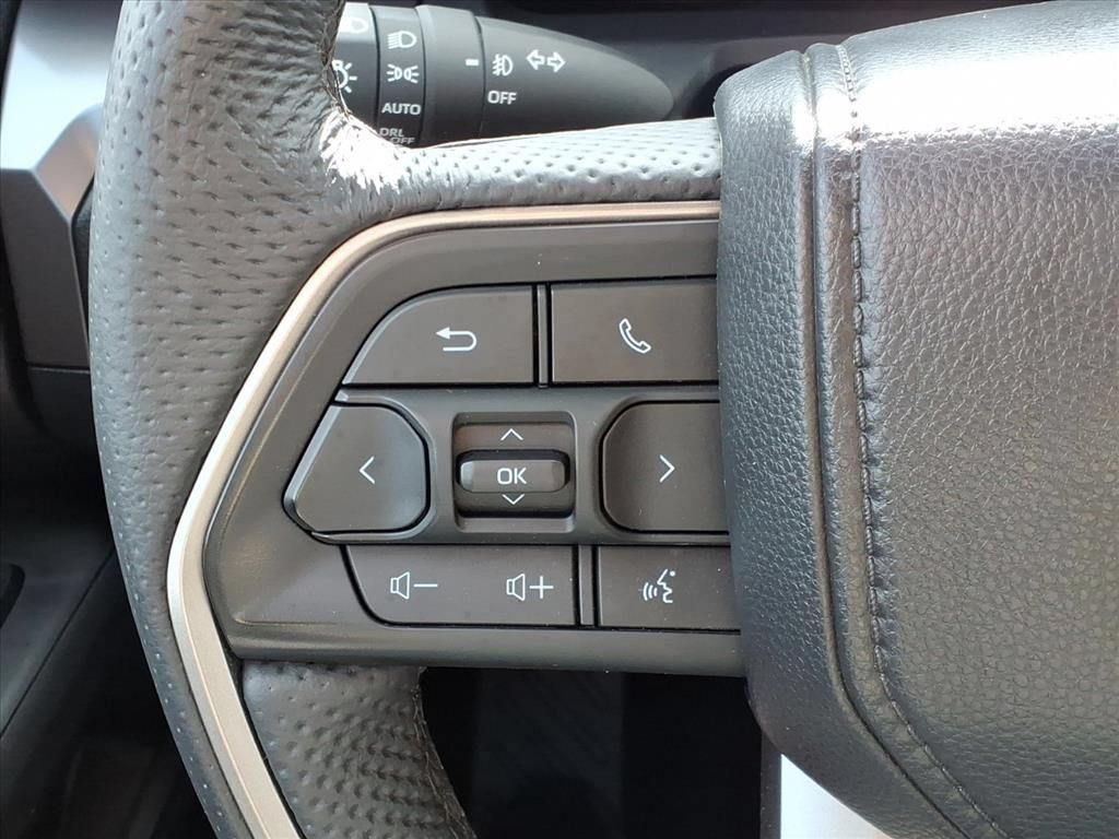 Used 2025 Toyota Tacoma TRD Sport AWD/4WD image 21