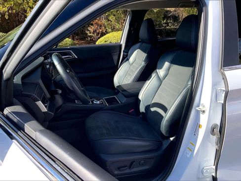 Used 2024 Mitsubishi Outlander SE image 8