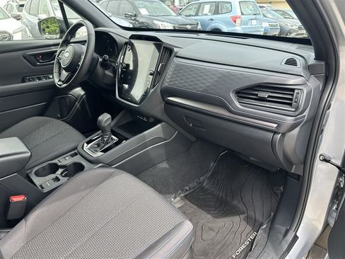 Used 2025 Subaru Forester Premium AWD/4WD image 6