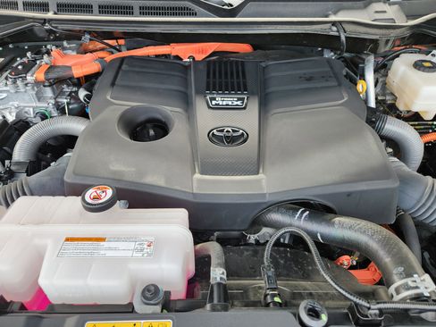 Used 2025 Toyota Sequoia Platinum image 32