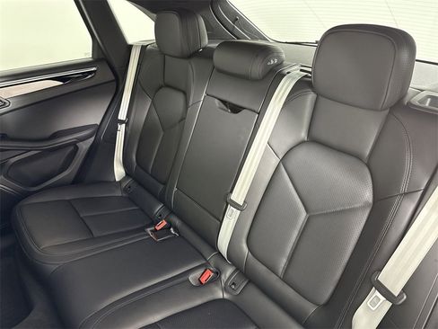 Certified 2025 Porsche Macan image 22