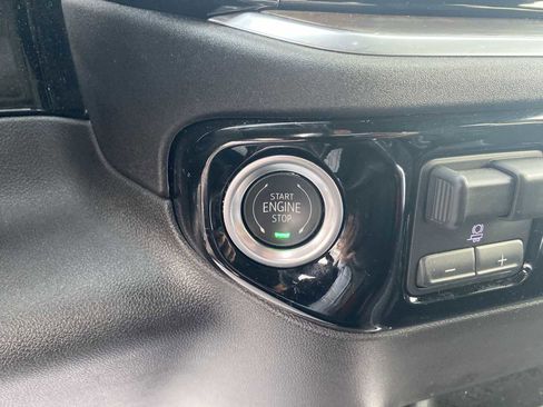 Used 2025 GMC Sierra 2500 SLT image 16