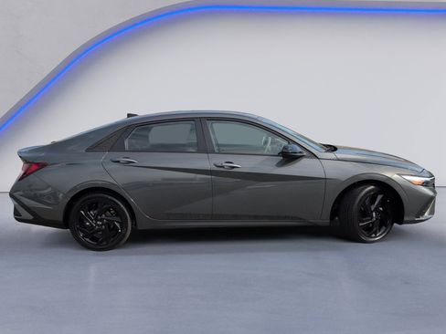 New 2026 Hyundai Elantra SEL Sport FWD image 3