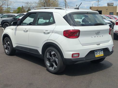 Used 2025 Hyundai Venue SEL FWD image 7
