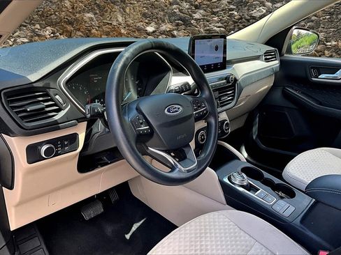 Used 2020 Ford Escape SE image 13