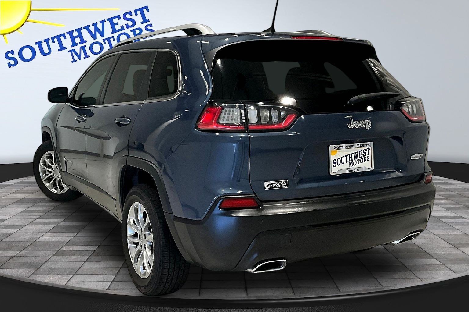 Used 2021 Jeep Cherokee Latitude Lux w/ Comfort/Convenience Group FWD image 5