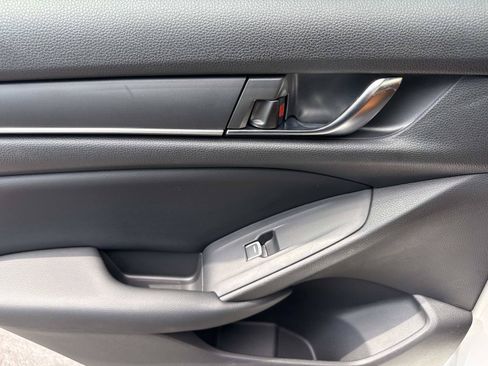 Used 2018 Honda Accord Sport image 10
