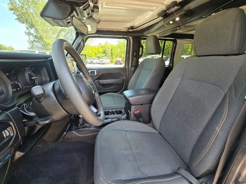 Used 2024 Jeep Wrangler Unlimited w/ Convenience Group AWD/4WD image 14