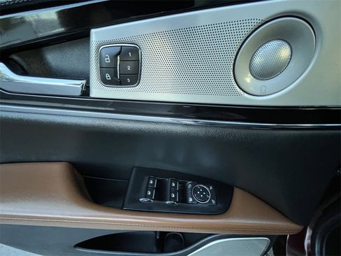 Certified 2021 Lincoln Nautilus Reserve w/ Equipment Group 202A image 18