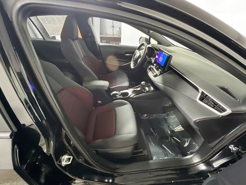 Used 2025 Toyota Corolla SE image 31