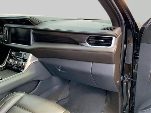 Used 2021 GMC Yukon XL Denali w/ Advanced Technology Package AWD/4WD image 18