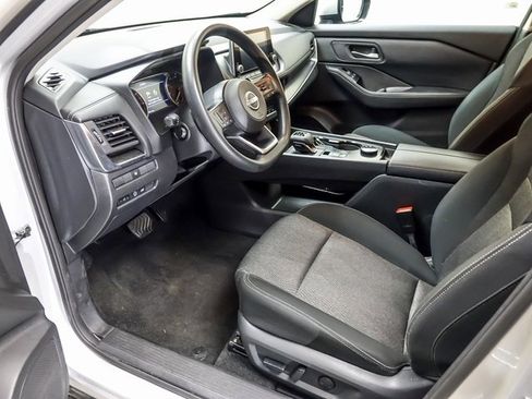 Used 2024 Nissan Rogue SV image 9