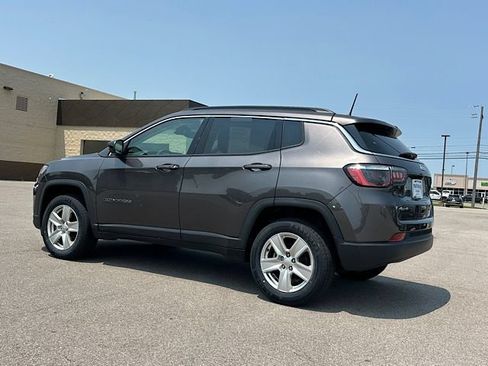 Used 2022 Jeep Compass Latitude AWD/4WD image 2