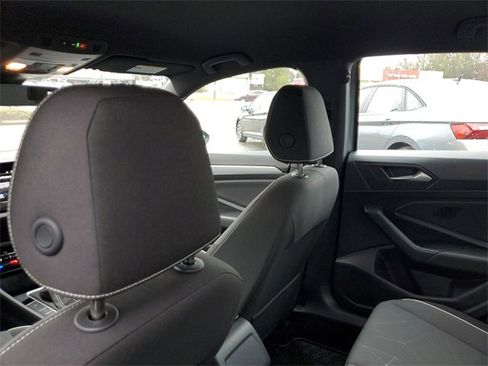 Certified 2025 Volkswagen Jetta Sport image 12