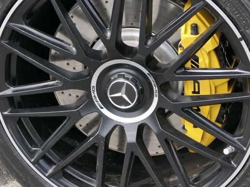 Used 2023 Mercedes-Benz SL 63 AMG 4MATIC w/ Driver Assistance Package image 10