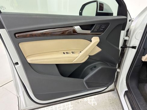 Used 2019 Audi Q5 2.0T Premium Plus w/ Premium Plus Package AWD/4WD image 12