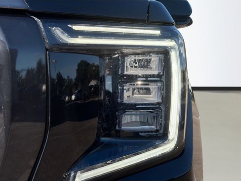 Used 2023 GMC Yukon Denali Ultimate image 9