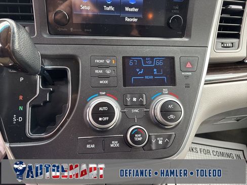 Used 2016 Toyota Sienna L image 28
