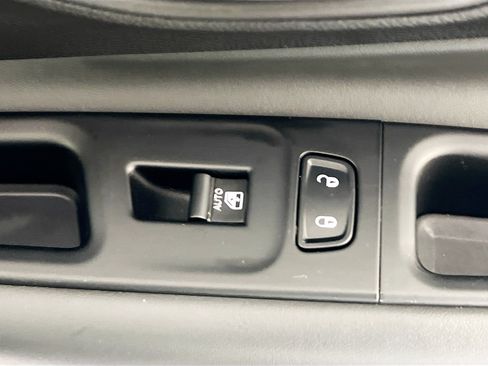 Used 2023 Jeep Renegade Latitude AWD/4WD image 30
