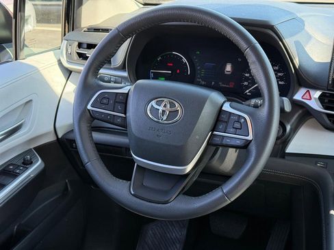 Certified 2025 Toyota Sienna XLE image 14