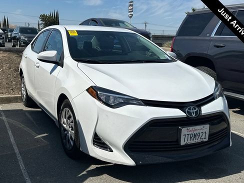 Used 2017 Toyota Corolla LE FWD image 1