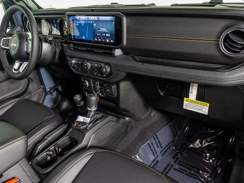 New 2026 Jeep Wrangler Unlimited Sahara AWD/4WD image 40