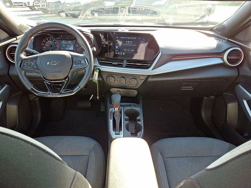 Used 2025 Chevrolet Trax RS w/ Driver Confidence Package FWD image 10