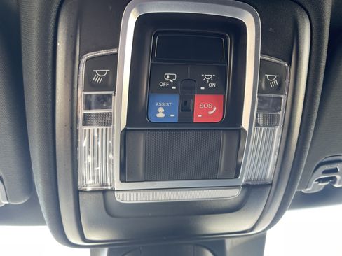 Used 2024 RAM 1500 Laramie AWD/4WD image 32