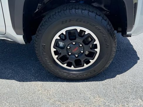Used 2024 Toyota Tacoma TRD Off-Road AWD/4WD image 17