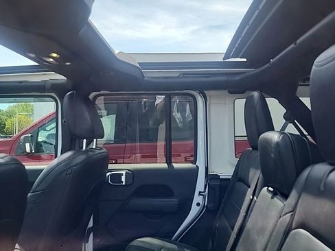 Used 2019 Jeep Wrangler Unlimited Sahara AWD/4WD image 14