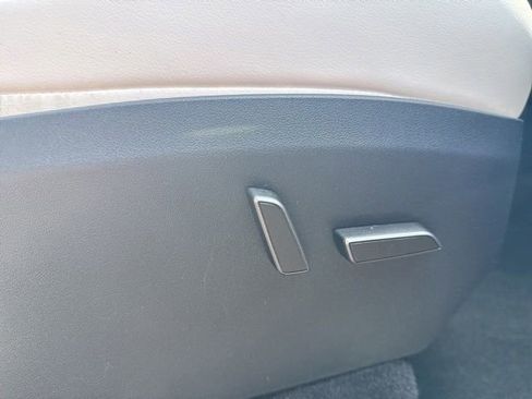 Used 2024 Tesla Model Y 2WD image 23