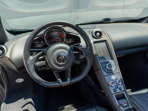 Used 2014 McLaren MP4-12C Spider RWD image 19