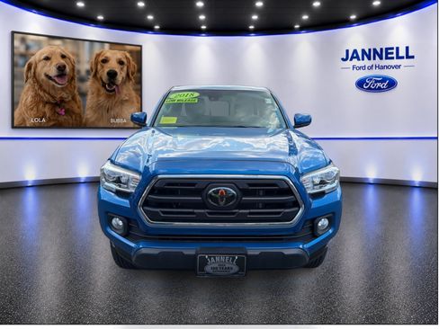Used 2018 Toyota Tacoma SR5 AWD/4WD image 2